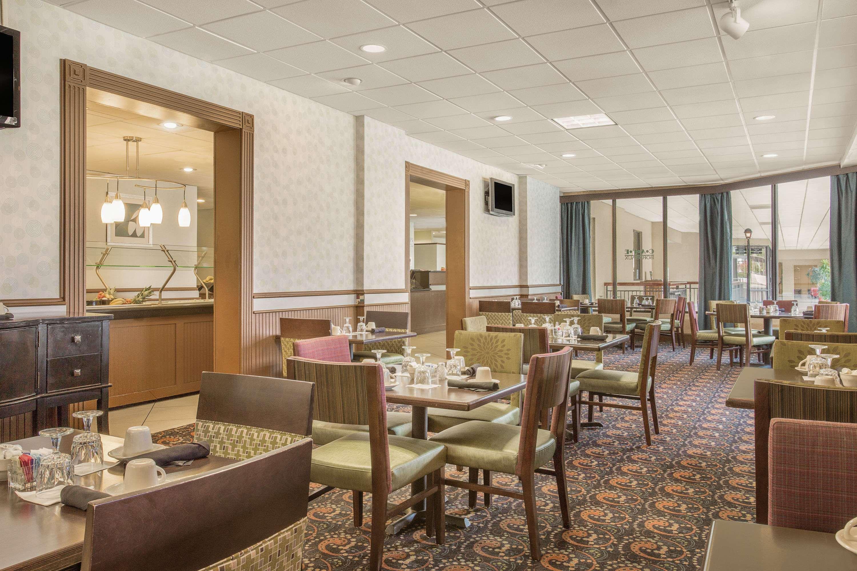Ramada Plaza By Wyndham Fayetteville Fort Bragg Area Exterior foto