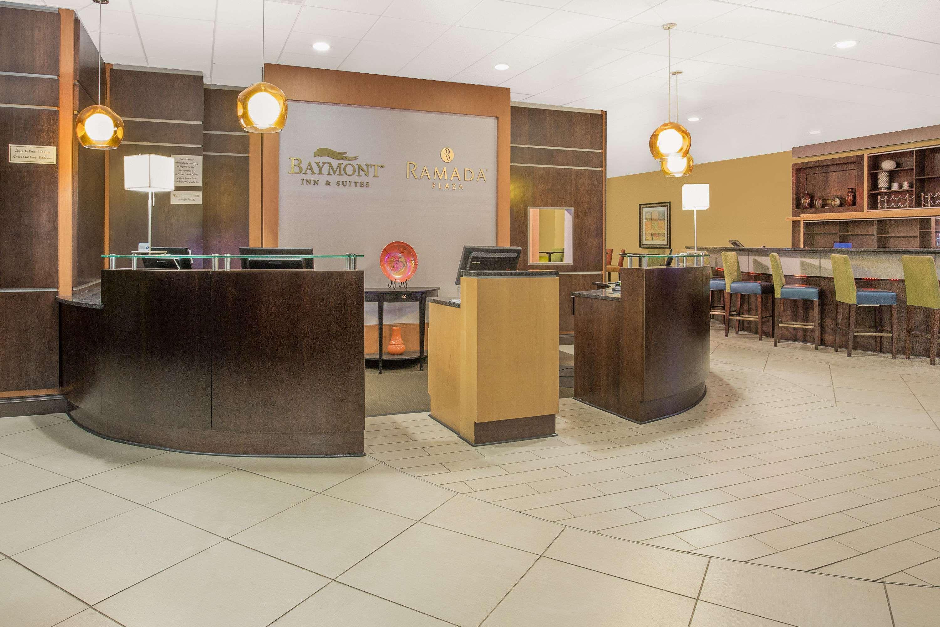 Ramada Plaza By Wyndham Fayetteville Fort Bragg Area Exterior foto