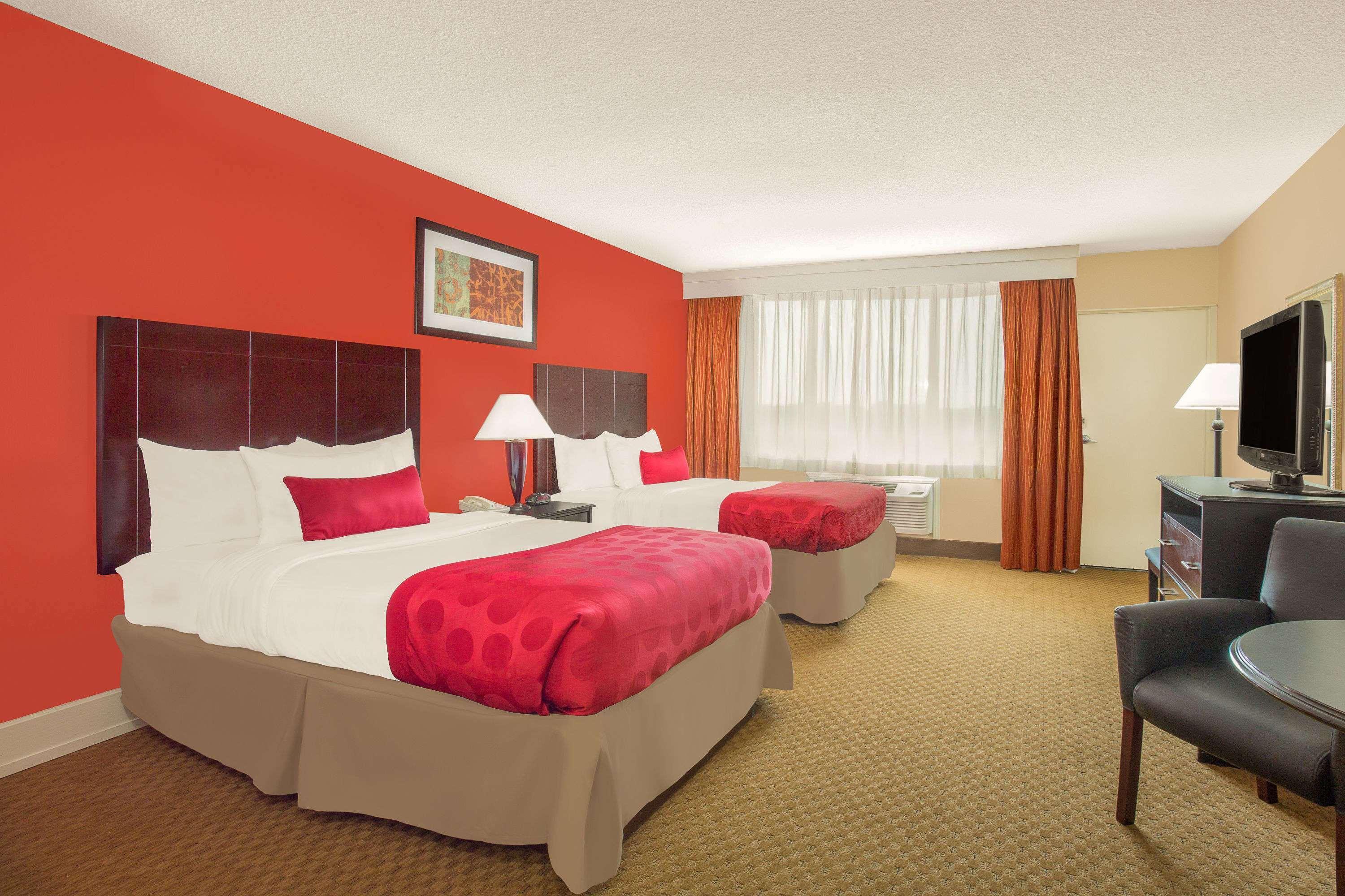 Ramada Plaza By Wyndham Fayetteville Fort Bragg Area Exterior foto