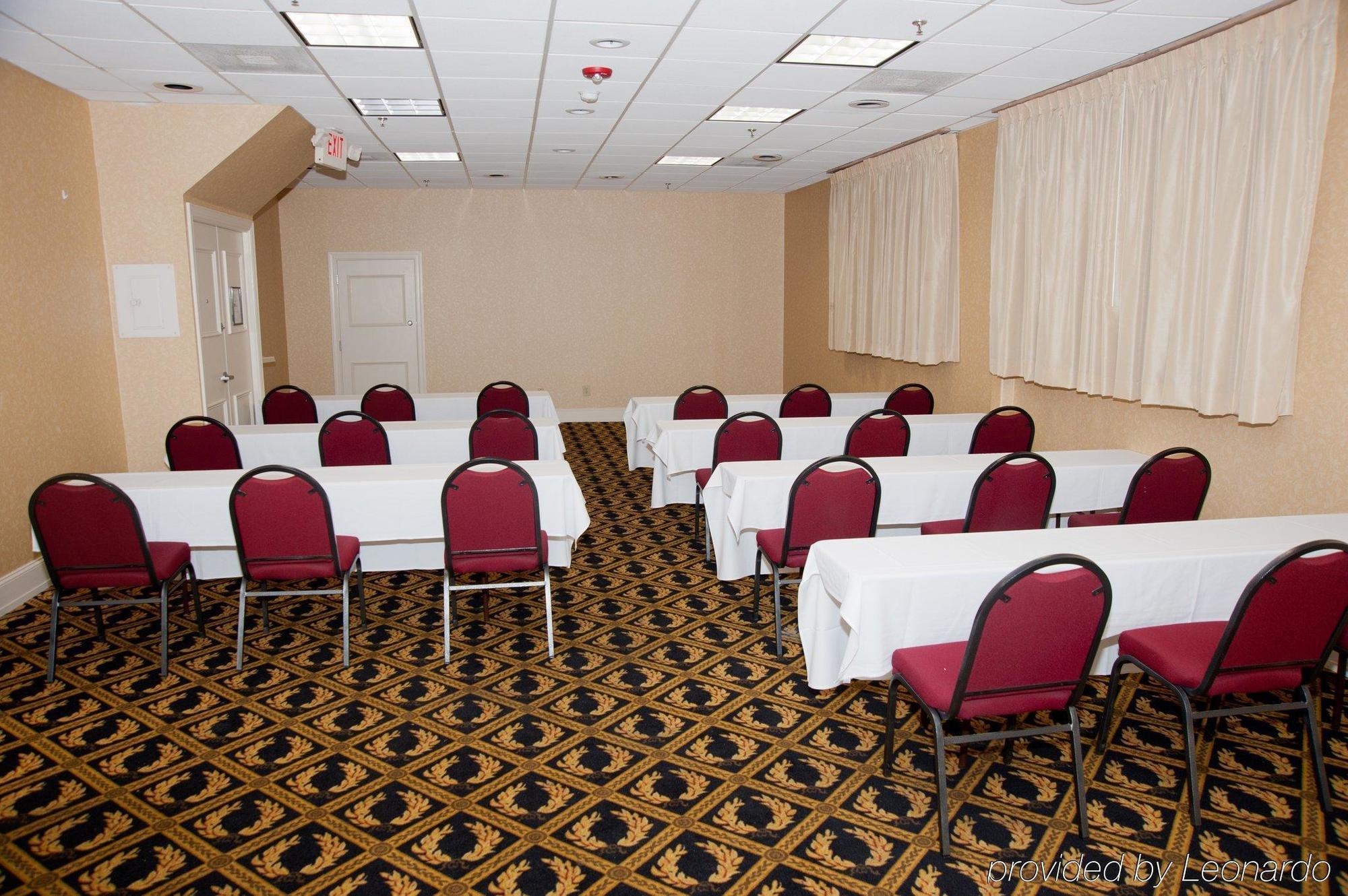 Ramada Plaza By Wyndham Fayetteville Fort Bragg Area Exterior foto
