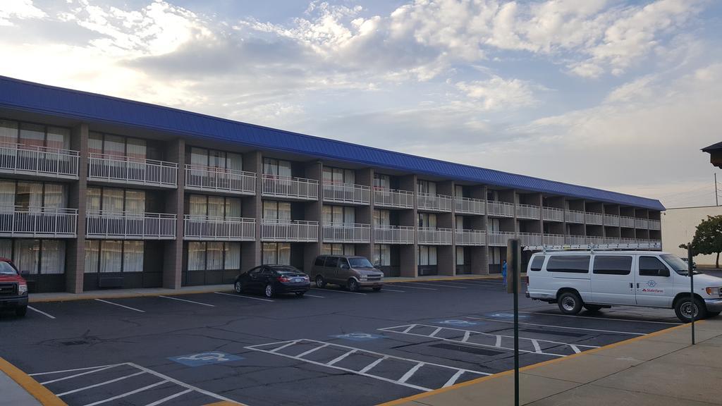 Ramada Plaza By Wyndham Fayetteville Fort Bragg Area Exterior foto