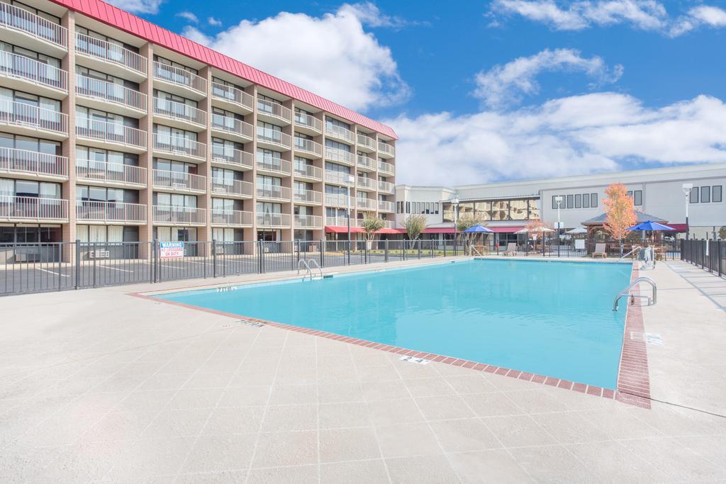 Ramada Plaza By Wyndham Fayetteville Fort Bragg Area Exterior foto